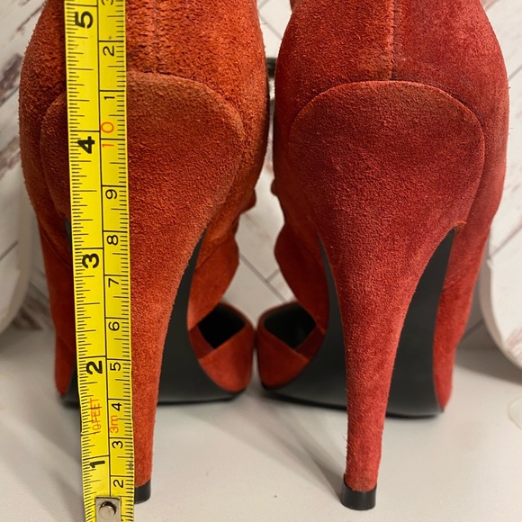 Gorgeous Carlos Red Suede Flare Heels - Picture 2 of 5